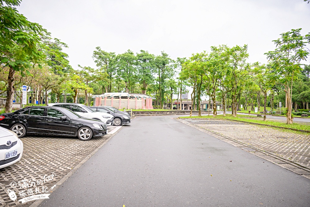 宜蘭【薛長興風雨樂活館】羅東親子公園推薦.雨天晴天都能玩.城堡溜滑梯.沙坑.彈跳床好放電!