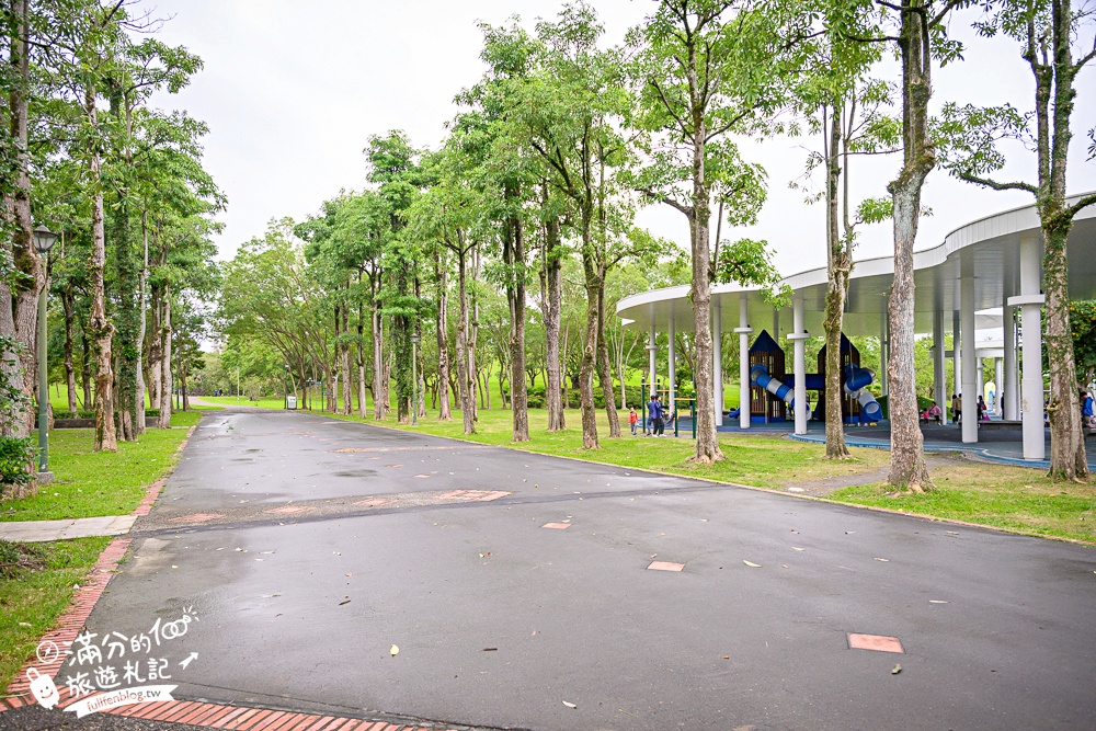 宜蘭【薛長興風雨樂活館】羅東親子公園推薦.雨天晴天都能玩.城堡溜滑梯.沙坑.彈跳床好放電!