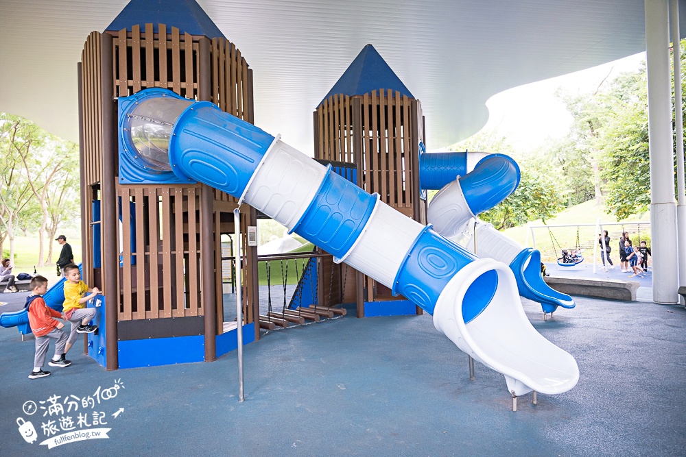 宜蘭【薛長興風雨樂活館】羅東親子公園推薦.雨天晴天都能玩.城堡溜滑梯.沙坑.彈跳床好放電!