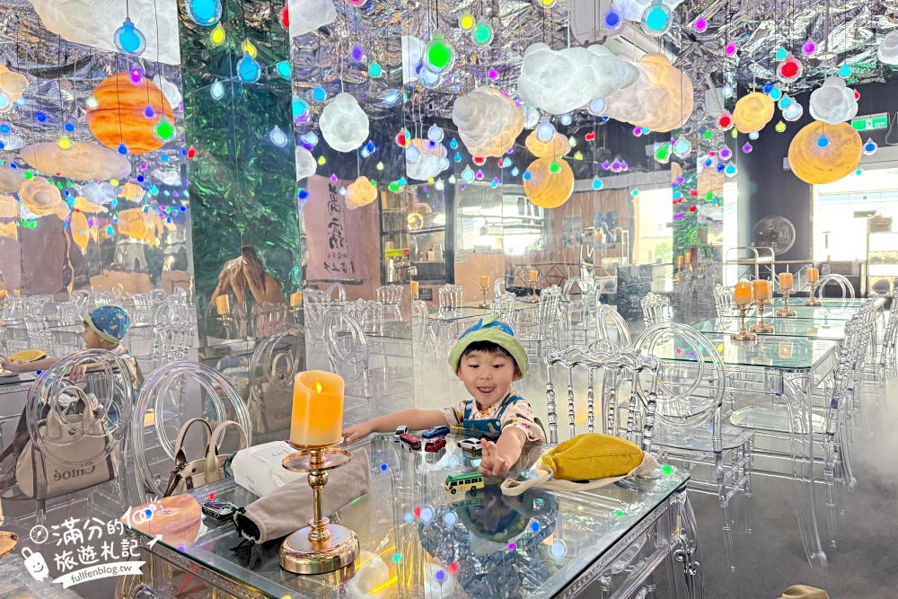 台南【萬霧小籠湯包專賣店】霧裡吃小籠包超浮誇,沉浸式藝術攝影棚就像在拍MV!