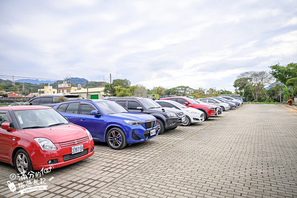 苗栗【灣潭玫瑰草莓園】大湖親子草莓園推薦,苗栗最大規模溫室高架草莓園.還能玩草莓醬手作DIY!