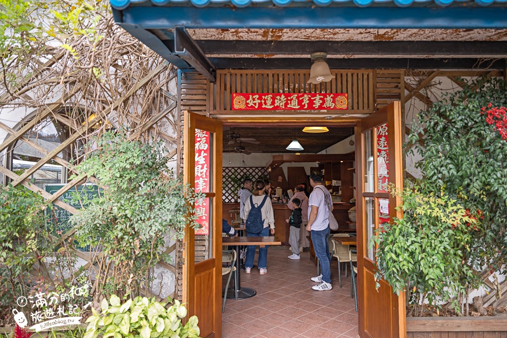 苗栗【灣潭玫瑰草莓園】大湖親子草莓園推薦,苗栗最大規模溫室高架草莓園.還能玩草莓醬手作DIY!