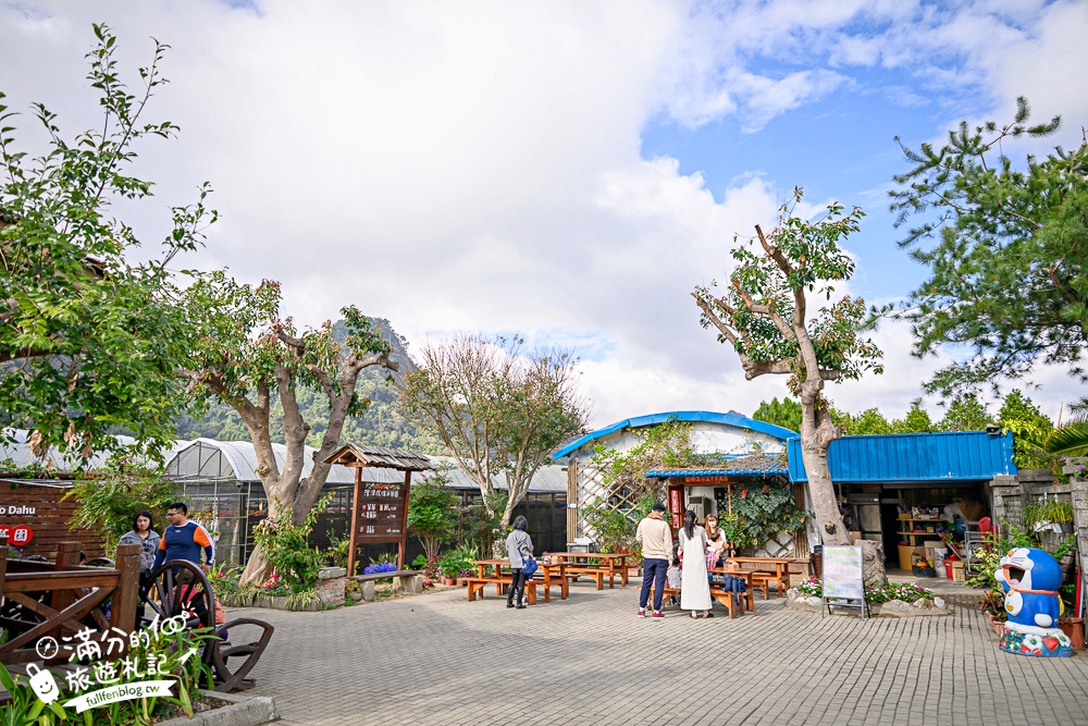 苗栗【灣潭玫瑰草莓園】大湖親子草莓園推薦,苗栗最大規模溫室高架草莓園.還能玩草莓醬手作DIY!