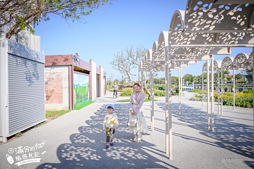 台中新景點【清水休閒觀光園區】免門票黃金稻穗展示館,彩虹列車.互動遊戲趣味十足! 台中新景點【清水休閒觀光園區】免門票黃金稻穗展示館,彩虹列車.互動遊戲趣味十足!