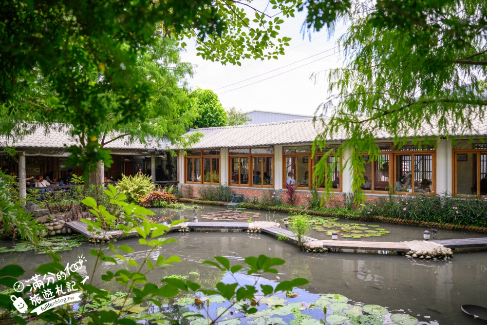 台中【田寮農莊】台中落羽松庭院餐廳,純樸鄉村風~療癒的水上蓮花池步道!