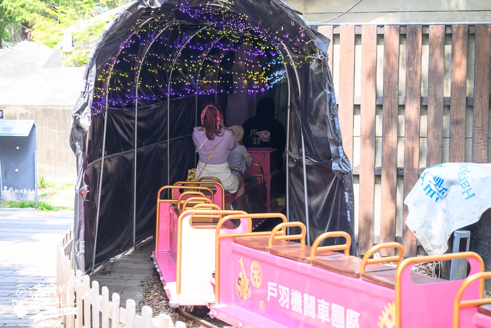 彰化景點【戶羽機關車園區】免門票彰化親子景點,搭小火車.逛市集.玩拍九又四分之三月台,順遊扇形車庫好有趣!