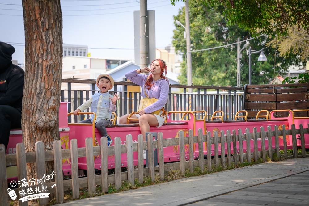 彰化景點【戶羽機關車園區】免門票彰化親子景點,搭小火車.逛市集.玩拍九又四分之三月台,順遊扇形車庫好有趣!