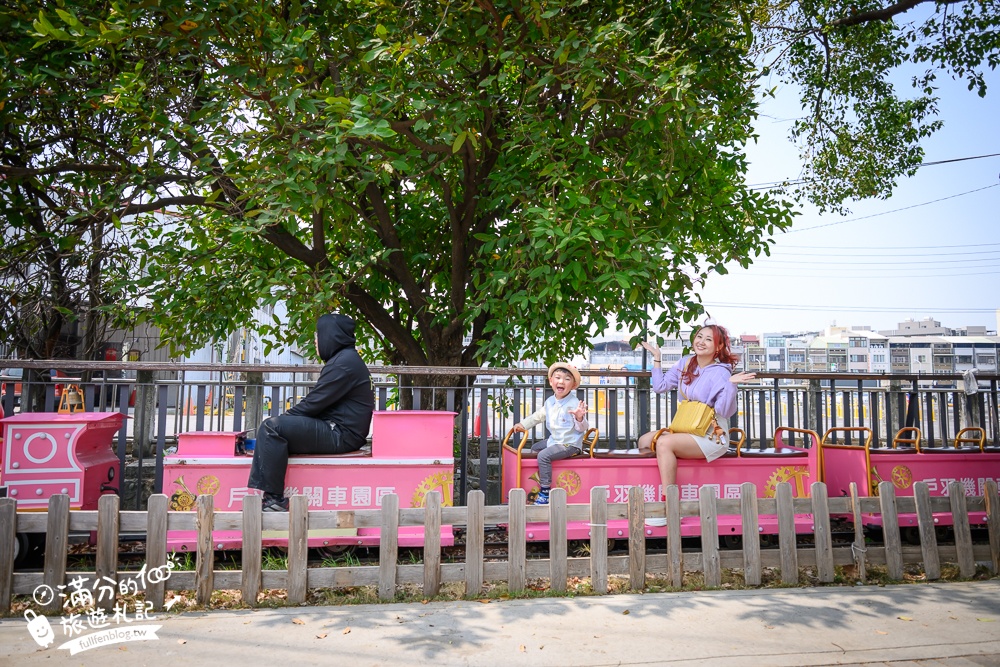 彰化景點【戶羽機關車園區】免門票彰化親子景點,搭小火車.逛市集.玩拍九又四分之三月台,順遊扇形車庫好有趣!