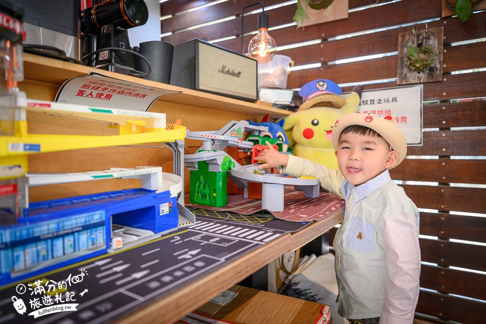 彰化景點【戶羽機關車園區】免門票彰化親子景點,搭小火車.逛市集.玩拍九又四分之三月台,順遊扇形車庫好有趣!