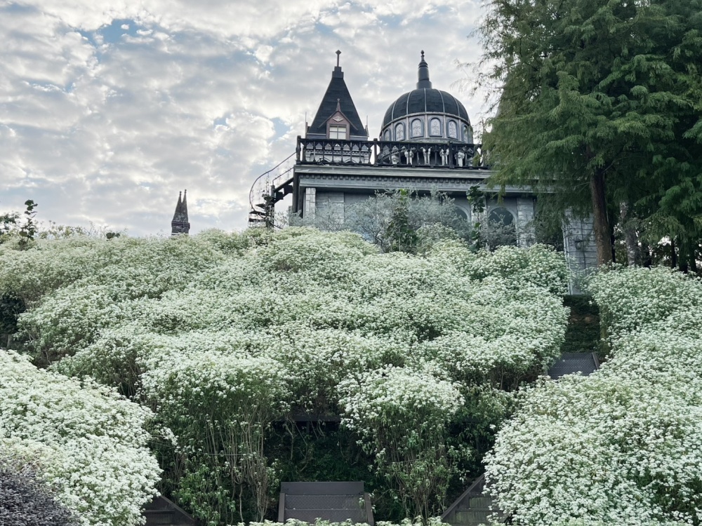 苗栗【愛麗絲的天空專業攝影基地】只要300元~拍照也能環遊世界,歐風城堡.義大利教堂.日本村通通帶你玩!