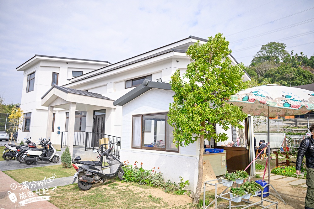 【赤坡高架草莓園】苗栗親子高架草莓園推薦,採草莓.吃甜點.下午茶~文青風質感草莓咖啡館!