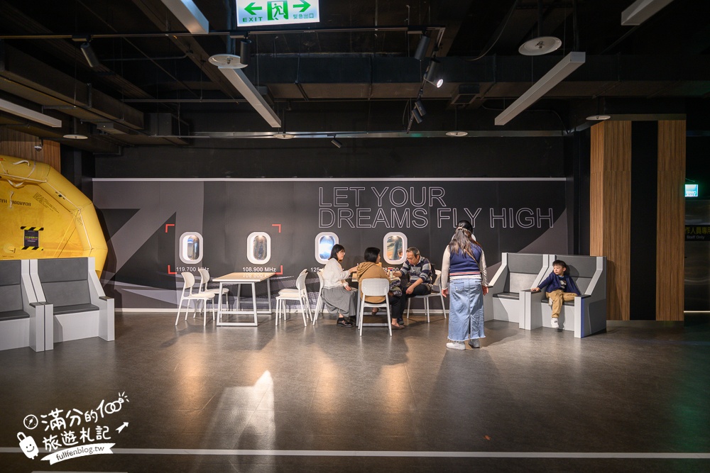 台北景點【首都飛行教育中心】免費參觀.沉浸式駕駛飛機體驗.親子同行.來當最萌小機長!