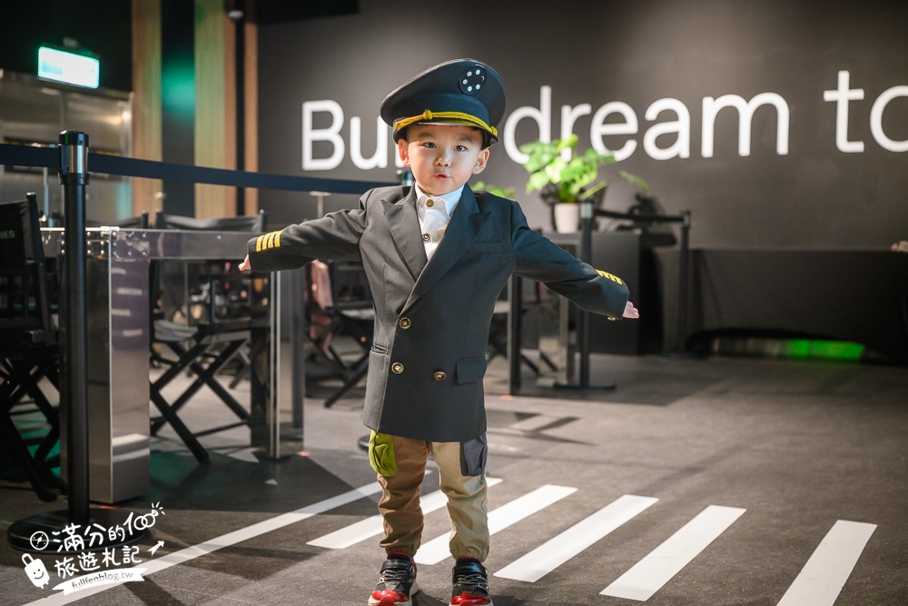 台北景點【首都飛行教育中心】免費參觀.沉浸式駕駛飛機體驗.親子同行.來當最萌小機長!