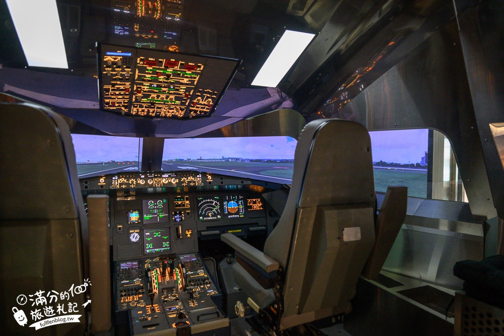 台北景點【首都飛行教育中心】免費參觀.沉浸式駕駛飛機體驗.親子同行.來當最萌小機長!