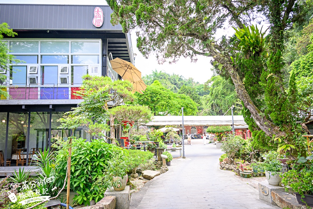 【土角厝水上庭園餐廳】南投埔里復古客家料理.水上旋轉餐廳超特別.還能漫步小橋和觀賞生態池! 【土角厝水上庭園餐廳】南投埔里復古客家料理.水上旋轉餐廳超特別.還能漫步小橋和觀賞生態池!