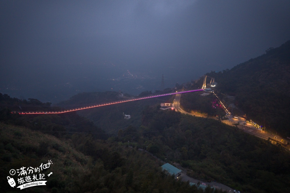 【太平雲梯夜間點燈時間】每週只開放一天星光通行,海拔1000公尺的星光大道,將星空和百萬夜景燈海盡收眼底!