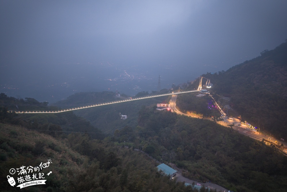 【太平雲梯夜間點燈時間】每週只開放一天星光通行,海拔1000公尺的星光大道,將星空和百萬夜景燈海盡收眼底!