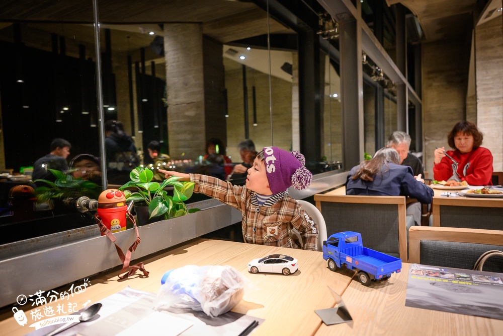 苗栗【泰安觀止溫泉會館】一泊二食溫泉客房開箱.可住宿可泡湯.被森林包圍的清水模溫泉城堡!