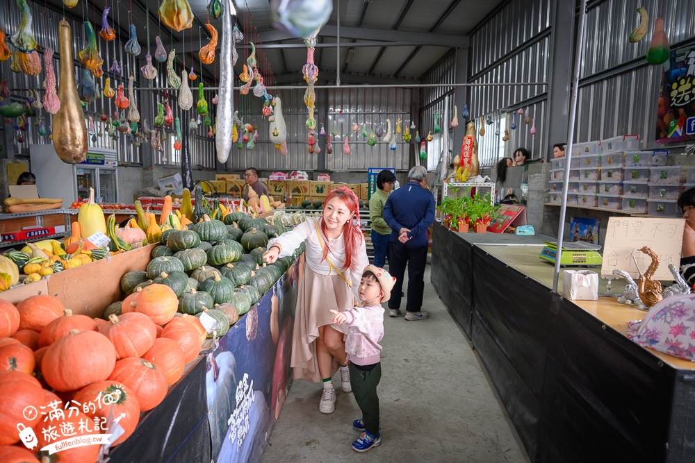 雲林【綠金蕃茄南瓜農場】全台唯一南瓜隧道小火車.可無限次搭乘.全室內景點.玩拍七彩南瓜.還有採果體驗唷!