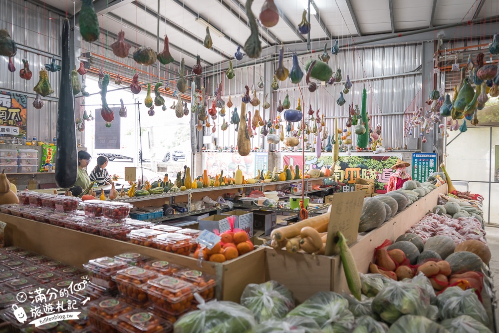雲林【綠金蕃茄南瓜農場】全台唯一南瓜隧道小火車.可無限次搭乘.全室內景點.玩拍七彩南瓜.還有採果體驗唷!