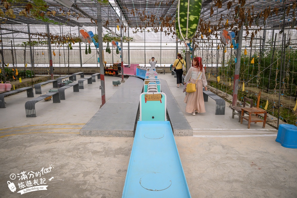 雲林【綠金蕃茄南瓜農場】全台唯一南瓜隧道小火車.可無限次搭乘.全室內景點.玩拍七彩南瓜.還有採果體驗唷!