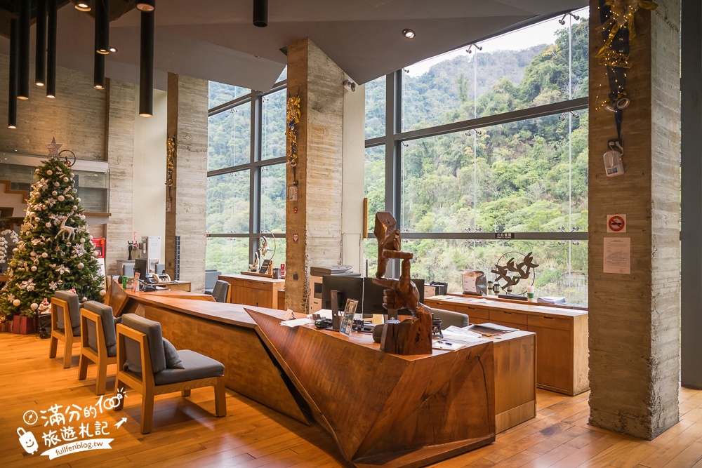苗栗【泰安觀止溫泉會館】一泊二食溫泉客房開箱.可住宿可泡湯.被森林包圍的清水模溫泉城堡!