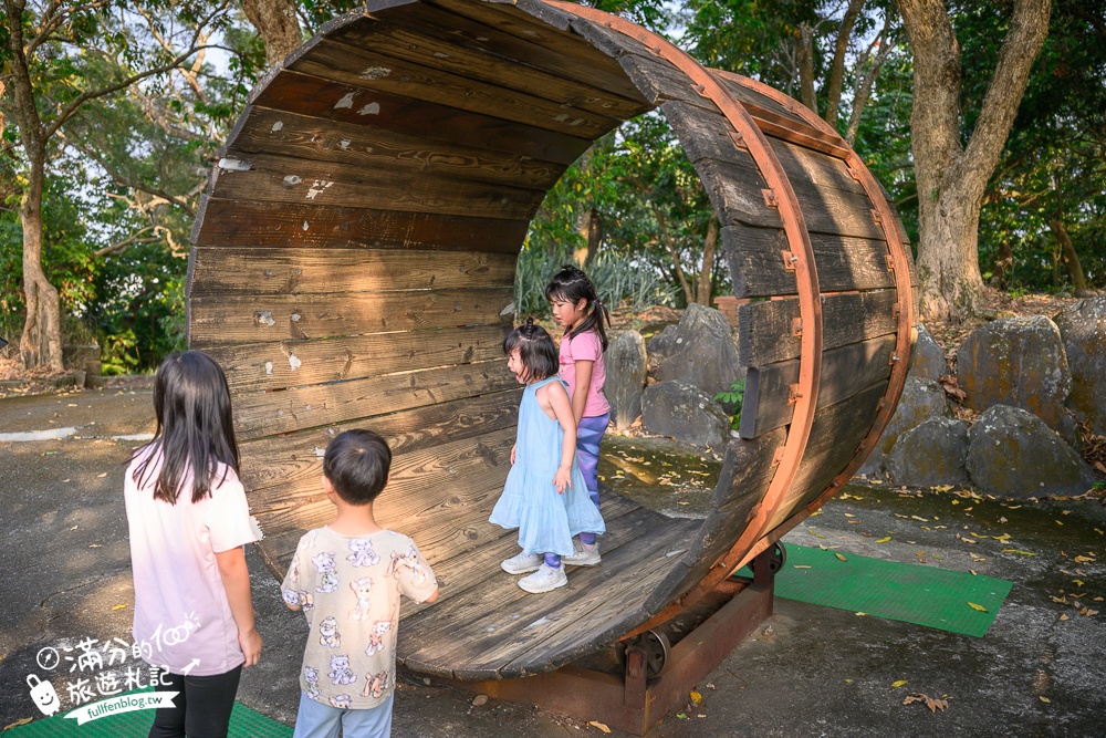 高雄【三桃山森林休閒園】台灣最早期的遊樂園創始地.100元門票玩到底.人氣高空腳踏車&超長溜滑梯!