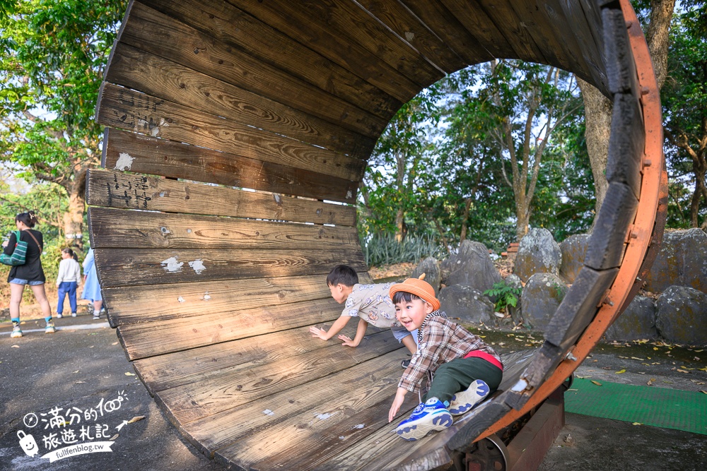 高雄【三桃山森林休閒園】台灣最早期的遊樂園創始地.100元門票玩到底.人氣高空腳踏車&超長溜滑梯!