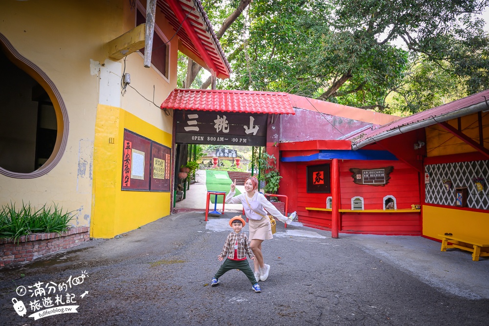高雄【三桃山森林休閒園】台灣最早期的遊樂園創始地.100元門票玩到底.人氣高空腳踏車&超長溜滑梯!