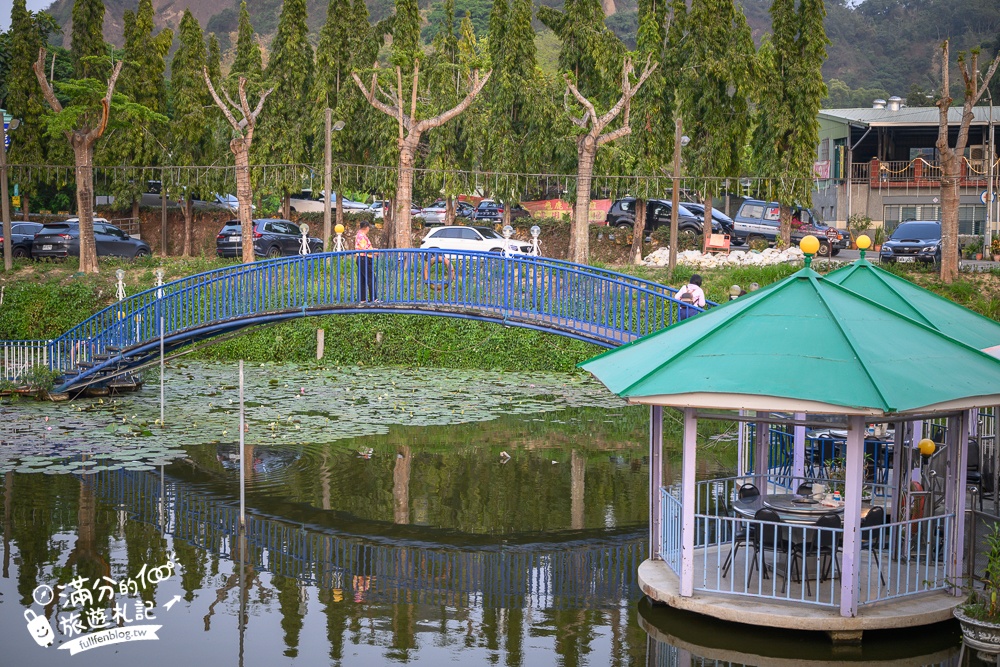 高雄【翠湖水上餐廳】超療癒湖畔熱炒土雞城,水上小火車送餐超吸睛,景色優美偽出國渡假氛圍!