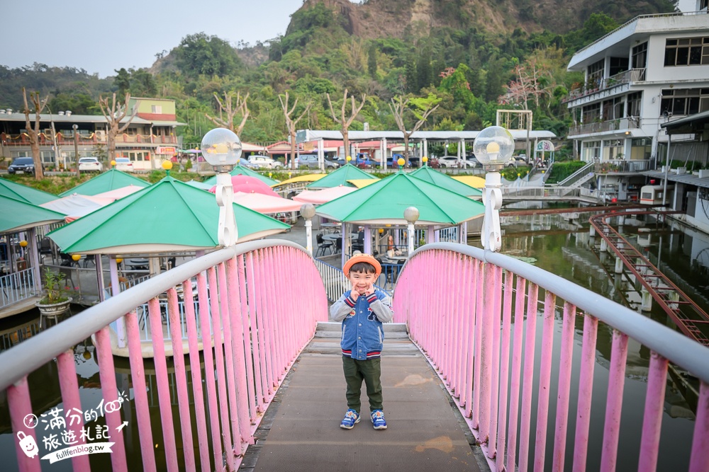 高雄【翠湖水上餐廳】超療癒湖畔熱炒土雞城,水上小火車送餐超吸睛,景色優美偽出國渡假氛圍!