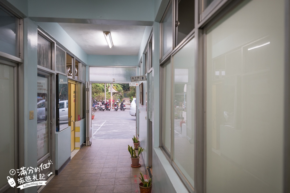 高雄【翠湖水上餐廳】超療癒湖畔熱炒土雞城,水上小火車送餐超吸睛,景色優美偽出國渡假氛圍!