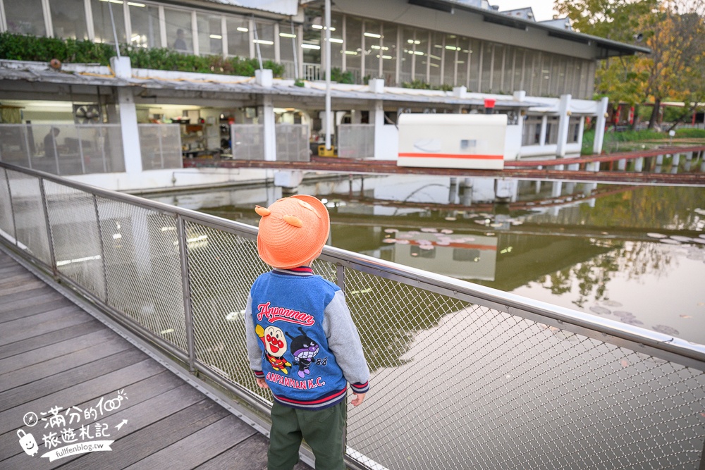 高雄【翠湖水上餐廳】超療癒湖畔熱炒土雞城,水上小火車送餐超吸睛,景色優美偽出國渡假氛圍!