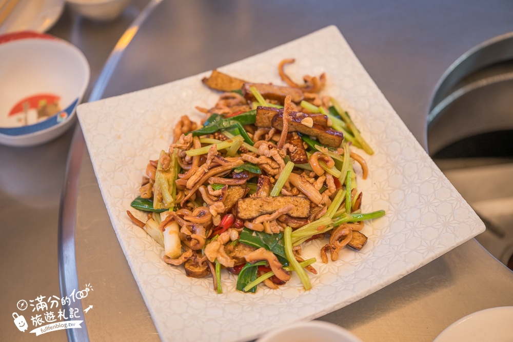 高雄【翠湖水上餐廳】超療癒湖畔熱炒土雞城,水上小火車送餐超吸睛,景色優美偽出國渡假氛圍!
