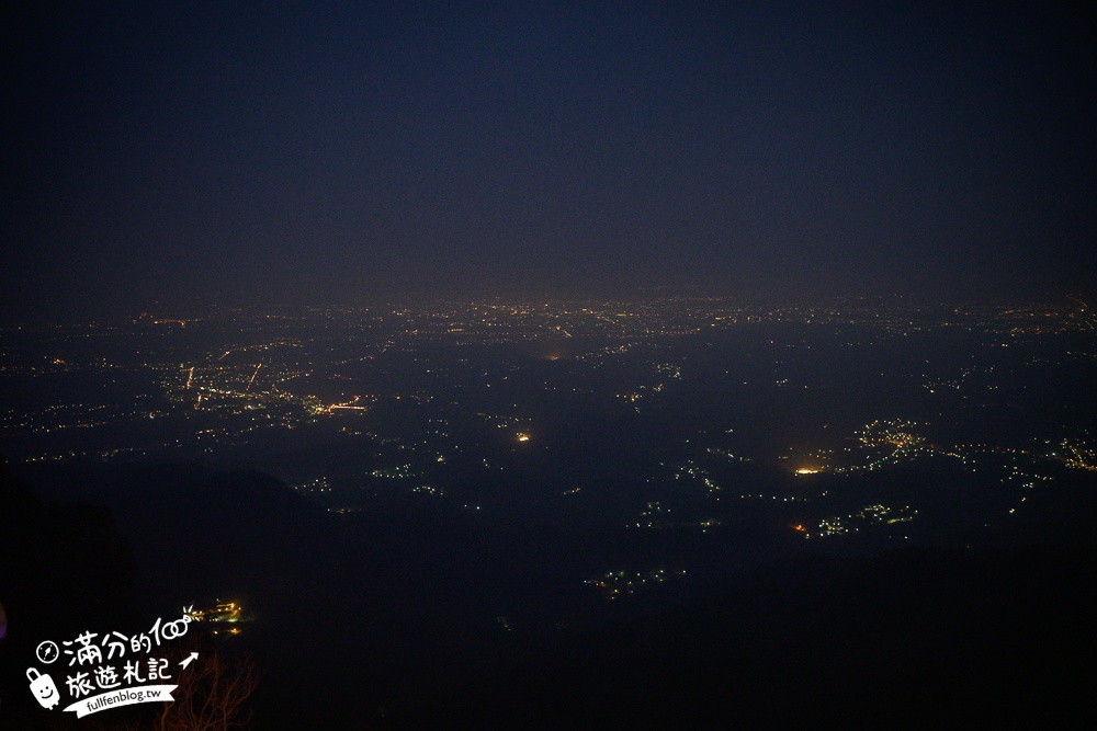 【太平雲梯夜間點燈時間】每週只開放一天星光通行,海拔1000公尺的星光大道,將星空和百萬夜景燈海盡收眼底!