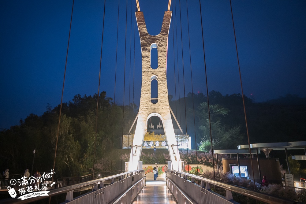 【太平雲梯夜間點燈時間】每週只開放一天星光通行,海拔1000公尺的星光大道,將星空和百萬夜景燈海盡收眼底!