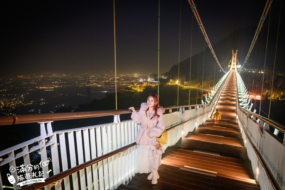 【太平雲梯夜間點燈時間】每週只開放一天星光通行,海拔1000公尺的星光大道,將星空和百萬夜景燈海盡收眼底!