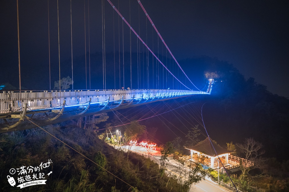 【太平雲梯夜間點燈時間】每週只開放一天星光通行,海拔1000公尺的星光大道,將星空和百萬夜景燈海盡收眼底!