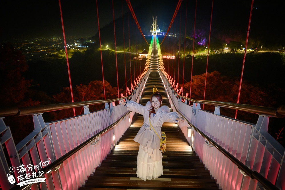 【太平雲梯夜間點燈時間】每週只開放一天星光通行,海拔1000公尺的星光大道,將星空和百萬夜景燈海盡收眼底!