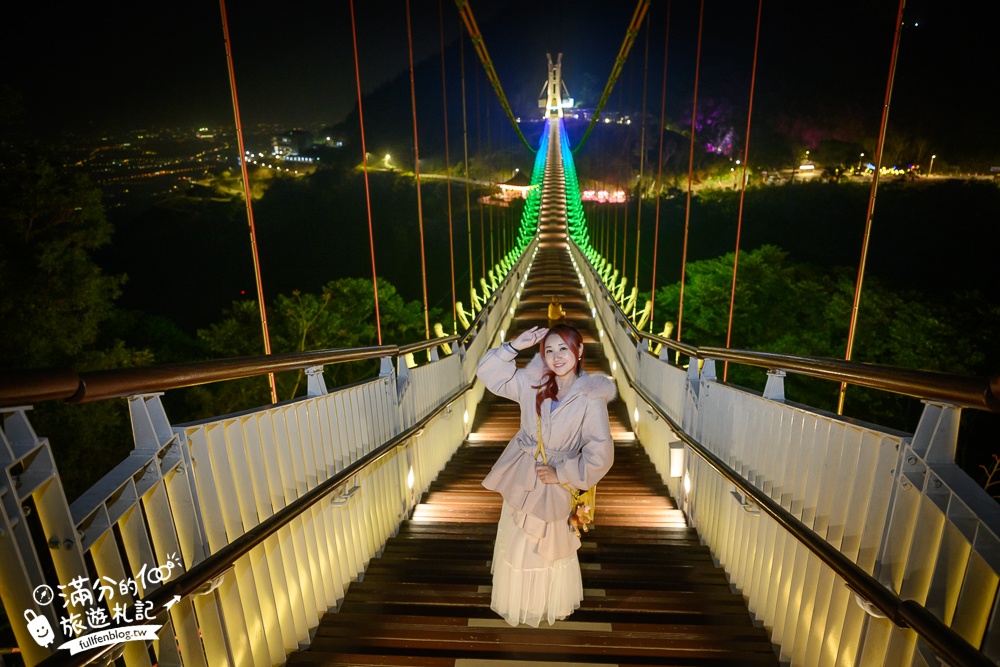 【太平雲梯夜間點燈時間】每週只開放一天星光通行,海拔1000公尺的星光大道,將星空和百萬夜景燈海盡收眼底!