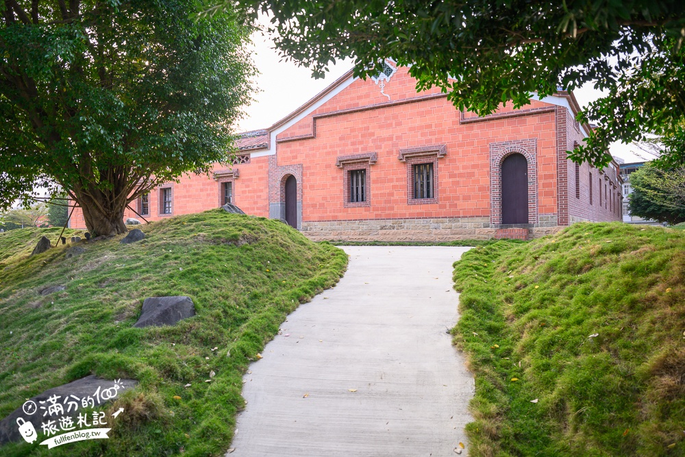 新北【五股守讓堂】百年古厝變身最美圖書館,親子同行也適合,在歷史建築裡玩趣味古玩!