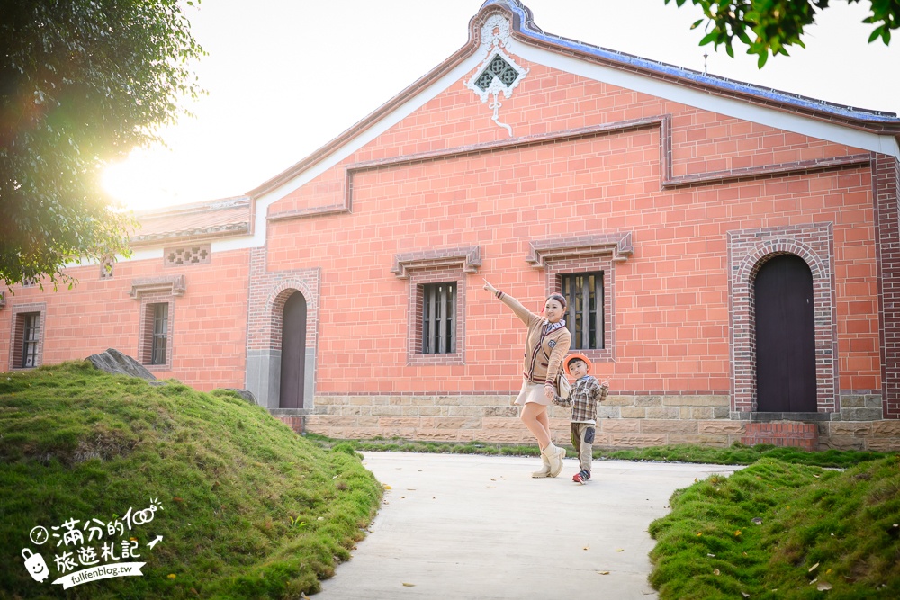 新北【五股守讓堂】百年古厝變身最美圖書館,親子同行也適合,在歷史建築裡玩趣味古玩!