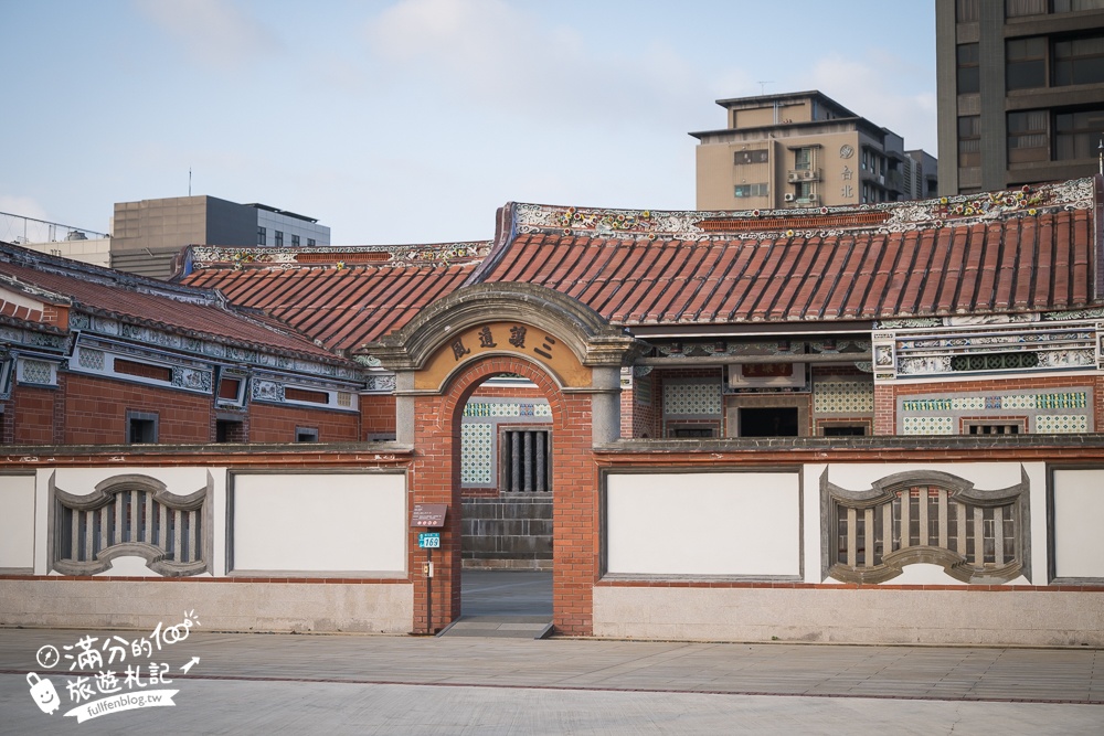 新北【五股守讓堂】百年古厝變身最美圖書館,親子同行也適合,在歷史建築裡玩趣味古玩!