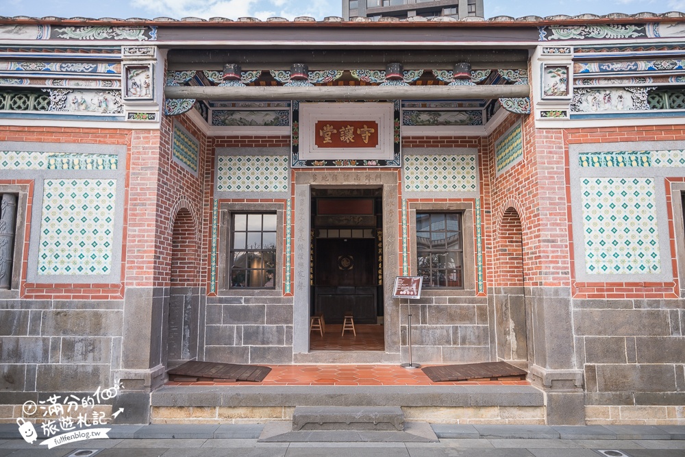 新北【五股守讓堂】百年古厝變身最美圖書館,親子同行也適合,在歷史建築裡玩趣味古玩!