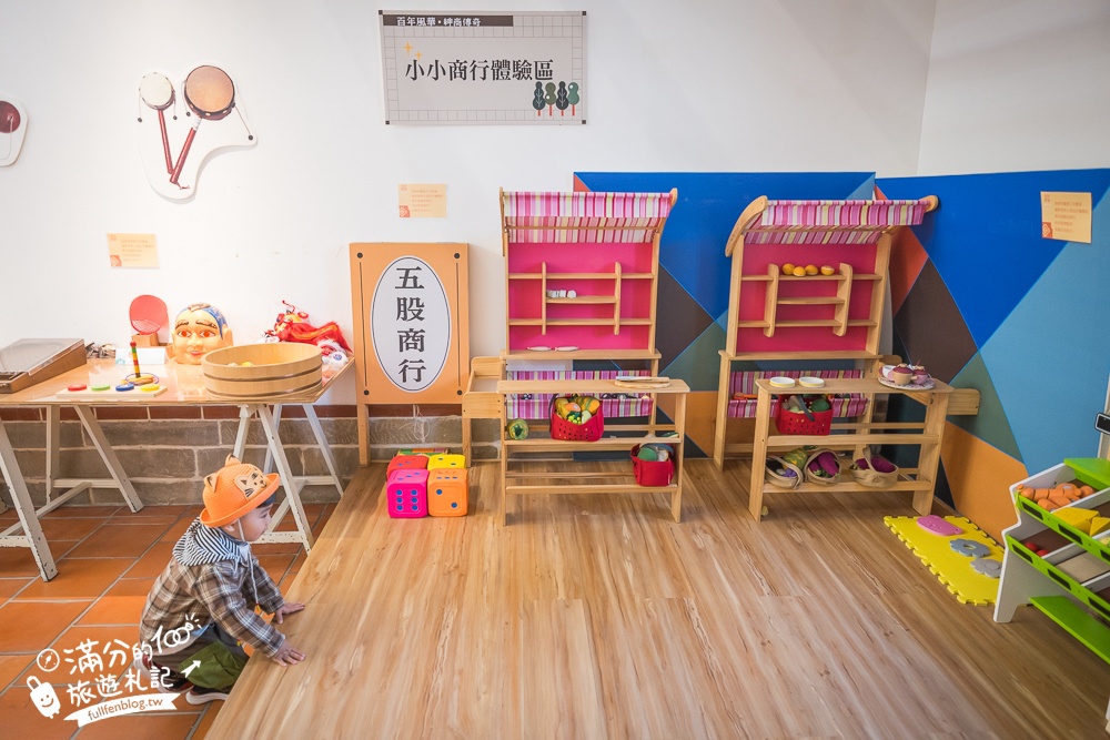 新北【五股守讓堂】百年古厝變身最美圖書館,親子同行也適合,在歷史建築裡玩趣味古玩!