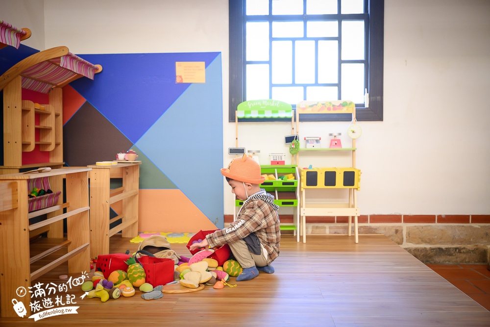 新北【五股守讓堂】百年古厝變身最美圖書館,親子同行也適合,在歷史建築裡玩趣味古玩!