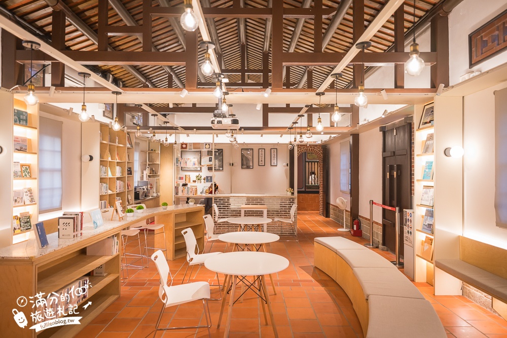 新北【五股守讓堂】百年古厝變身最美圖書館,親子同行也適合,在歷史建築裡玩趣味古玩!