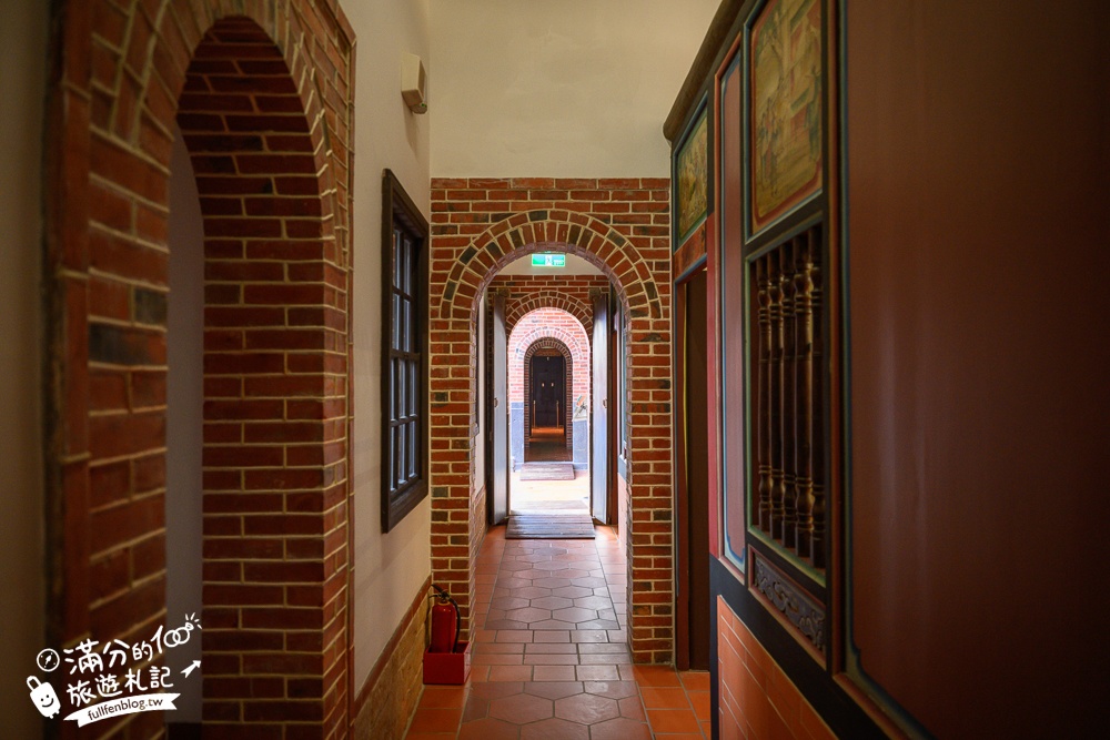 新北【五股守讓堂】百年古厝變身最美圖書館,親子同行也適合,在歷史建築裡玩趣味古玩!