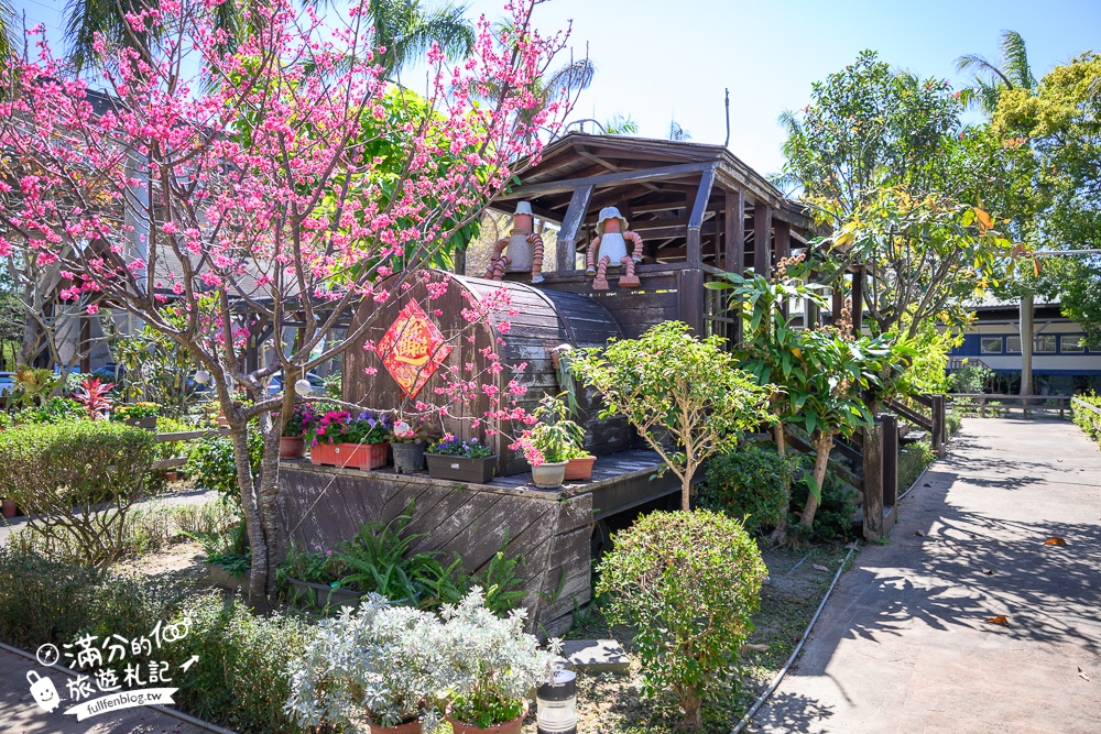 台中【新幹線列車站火車餐廳】在景觀火車上用餐.賞櫻花.看火車.玩兒童遊戲區!