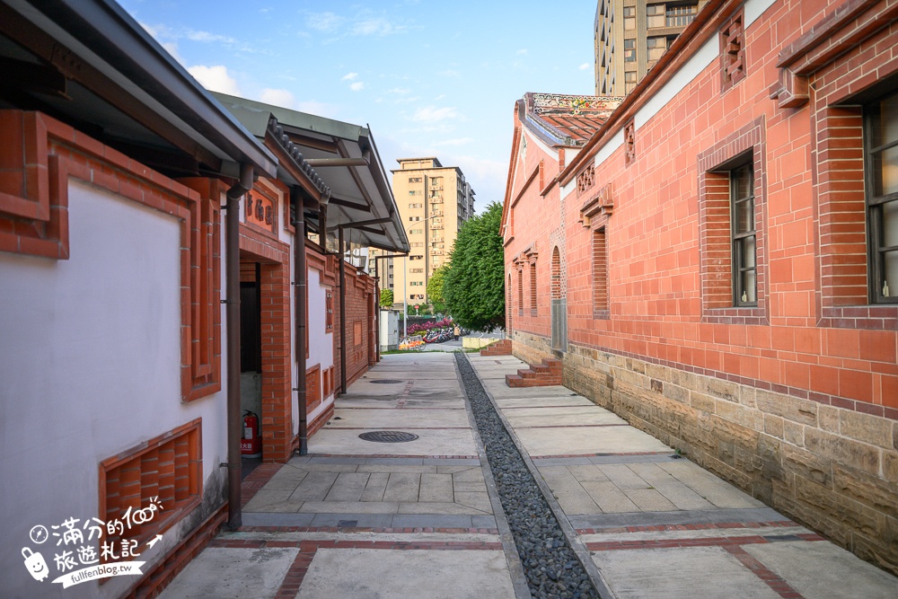 新北【五股守讓堂】百年古厝變身最美圖書館,親子同行也適合,在歷史建築裡玩趣味古玩!